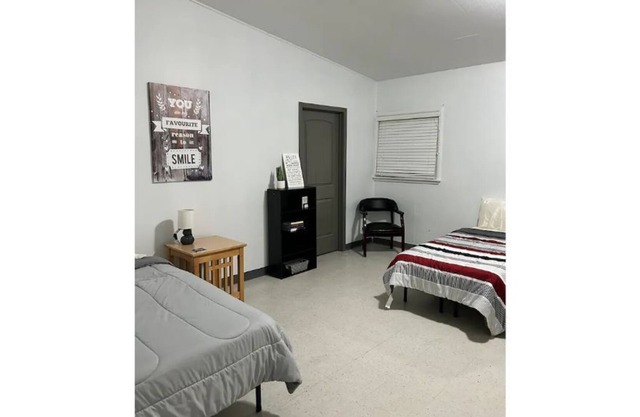 Spacious 3 BR, 2BT, 2 Fireplace & Full Kitchen.