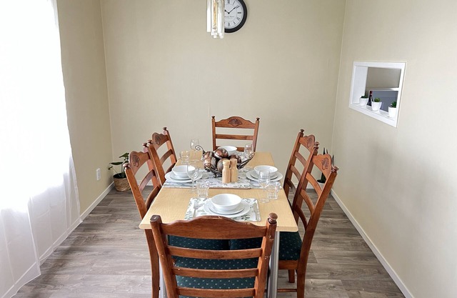 Spacious 3 BR Near skyline – 5 Min Walk