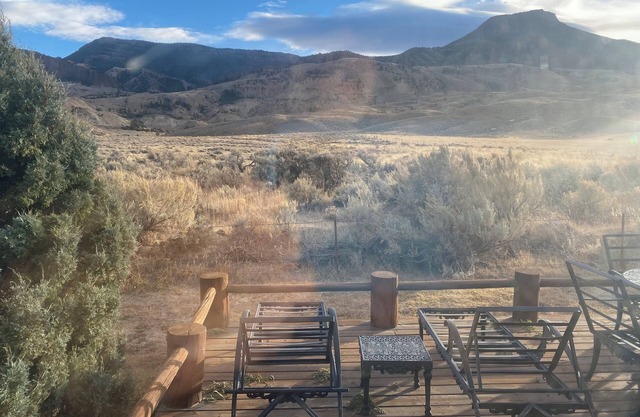 Spacious 3bd 2bth ranch, 20 min from Cody and 20 min from Yellowstone East Gate