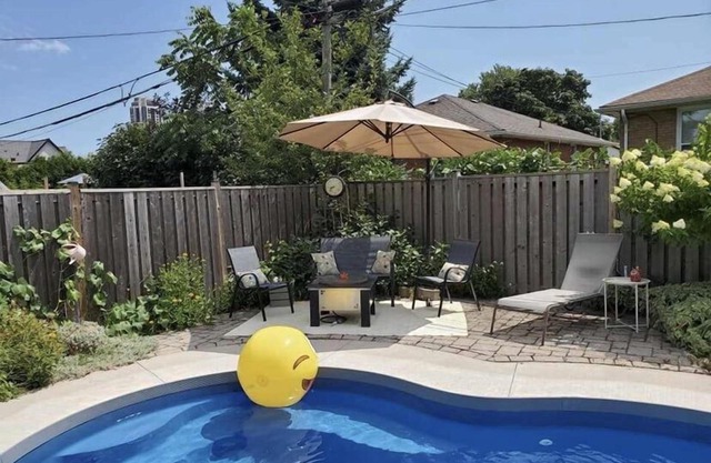 Spacious 3BD Bungalow with Heated Pool