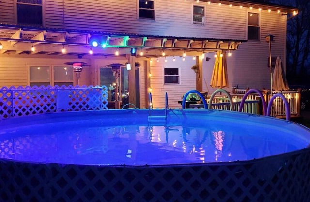 Spacious 3Bdrm with Private Pool, Hot Tub, pool table; close to Water& Ski Parks