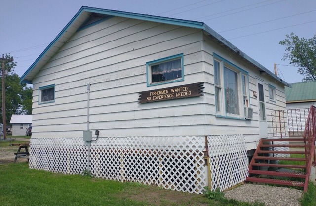Spacious 3br cabin 4 blks from Leech Lake. All appliances and spectacular patio!