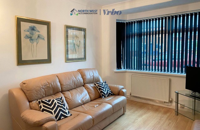 Spacious 3BR Family Home in Warrington | Free Parking&WiFi | Contractors Welcome