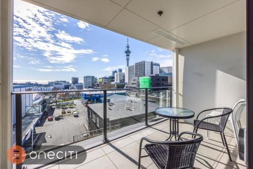 Spacious 3BR in Auckland CBD w Parking City Views