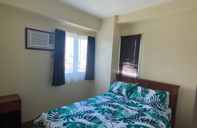 Spacious 3BR mid-rise condo unit with balcony (CITY VIEW)