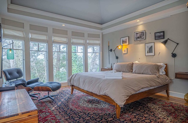 Spacious 3BR Midtown Home | Grad Family Stays