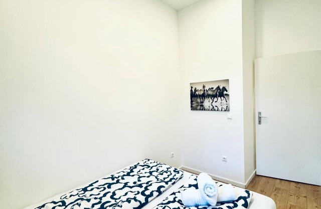 Spacious 3BR Near Kaufpark Alterlaa