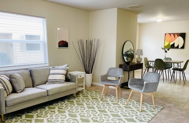 Spacious 3BR + Office Apt Near Space Center
