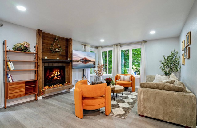 Spacious 3BR Retreat by Microsoft with Backyard