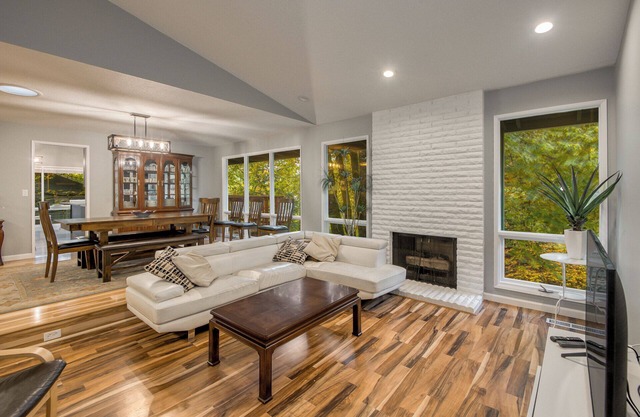 Spacious 4,000 Sq Ft House In Quiet Neighborhood
