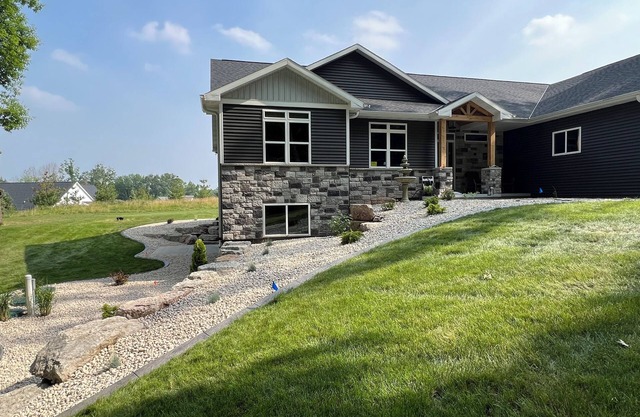 Spacious 4/5-bedroom house w/WiFi, fitness room in charming Hobart —NFL Draft—
