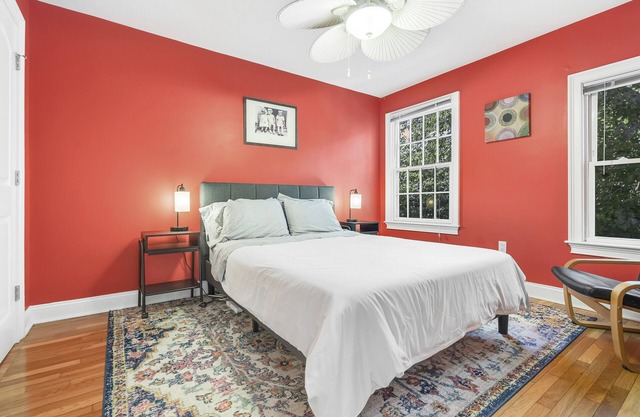 Spacious 4 Bed/2.5 Bath Condo with Large Kitchen, Free Parking - Pet Friendly!