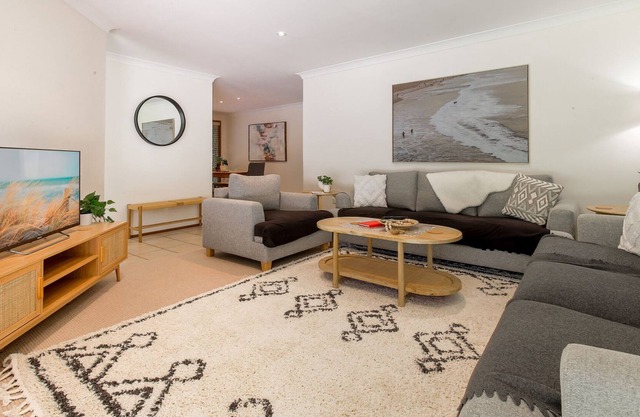 Spacious 4-Bed House Metres from the Beach
