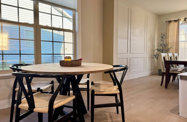 Spacious 4-bedroom house in welcoming North Charleston with WiFi, AC