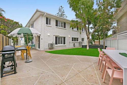 Spacious 4-Bed Villa with Mediterranean Charm