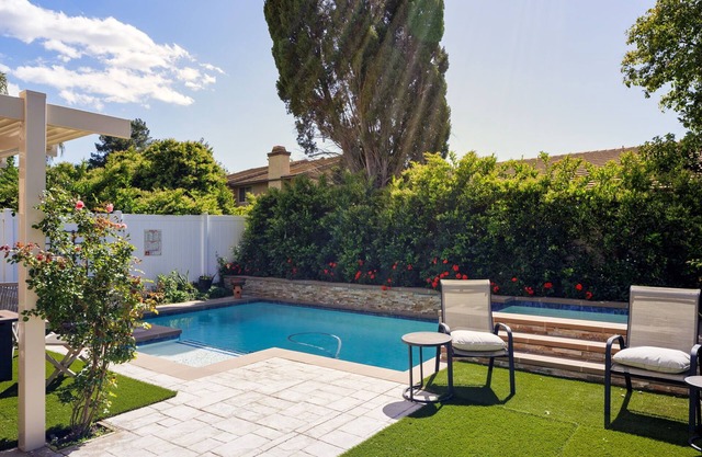 Spacious 4-bedroom house with WiFi, AC in enjoyable Santa Clarita