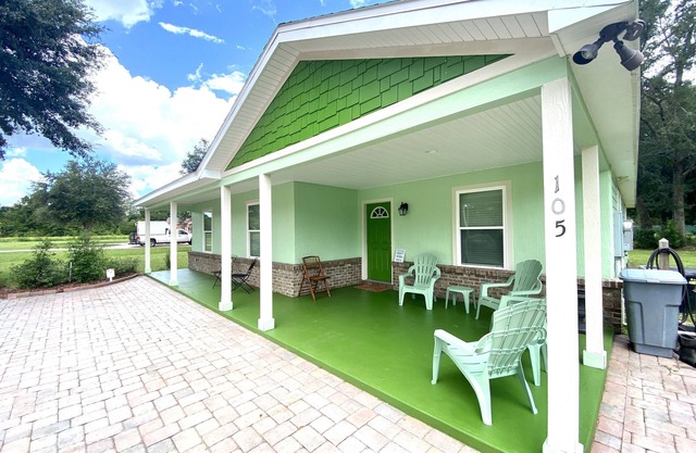 Spacious 4 Bedroom 3 Full Bath Easy Drive Ocala National Parks & Amazing Springs