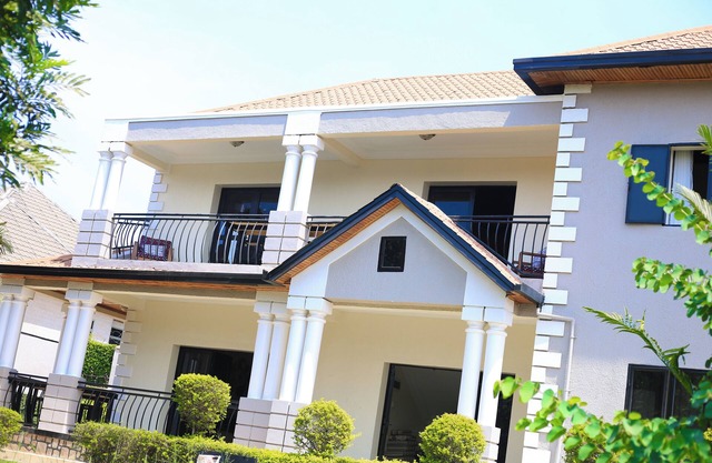 Spacious 4-bedroom family-friendly house in welcoming Kigali with WiFi
