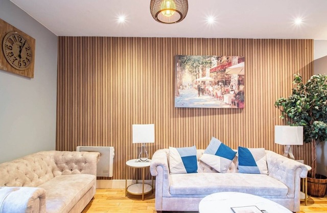 Spacious 4-Bedroom House Near Tourist Attractions