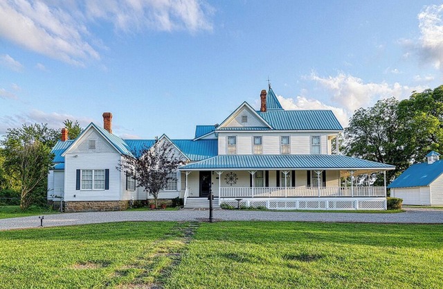 Spacious 4-Bedroom Historical Home w/modern comforts in Old Town McAlester, OK.