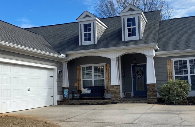Spacious 4-bedroom house in great neighborhood, short drive to Augusta National.