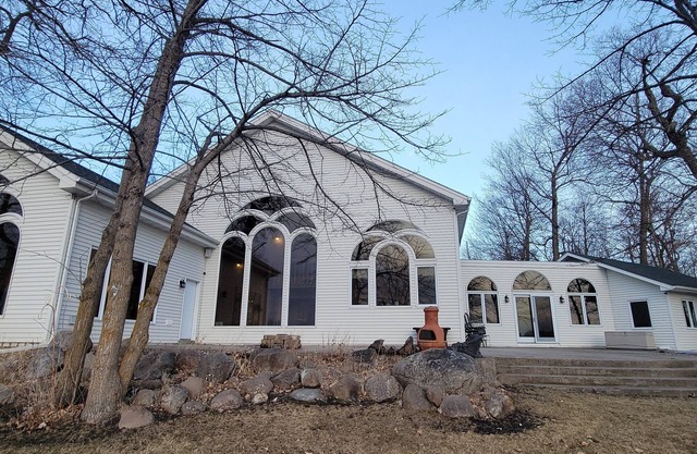 Spacious 4-bedroom house near Erskine MN on Union Lake with AC/WiFi/Games