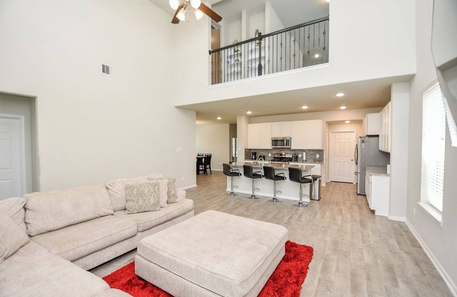 Spacious 4-bedroom house with fitness room and WiFi in Houston