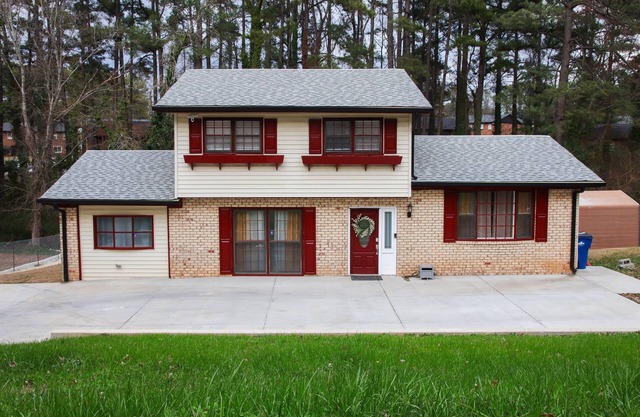 Spacious 4-bedroom house 8 Mins from Downtown Raleigh