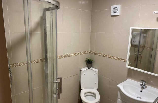 Spacious 4-bedroom house in fabulous Galway with WiFi