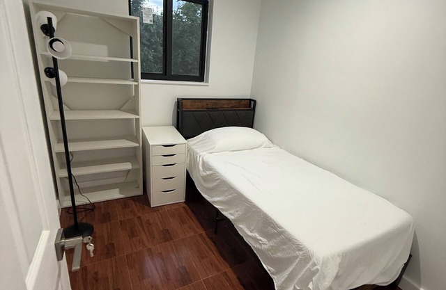 Spacious 4-bedroom house with AC, WiFi in fabulous Miami