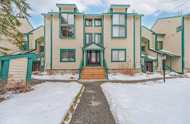 Spacious 4-bedroom ski-in/ski-out condo on Seven Springs Mountain Resort