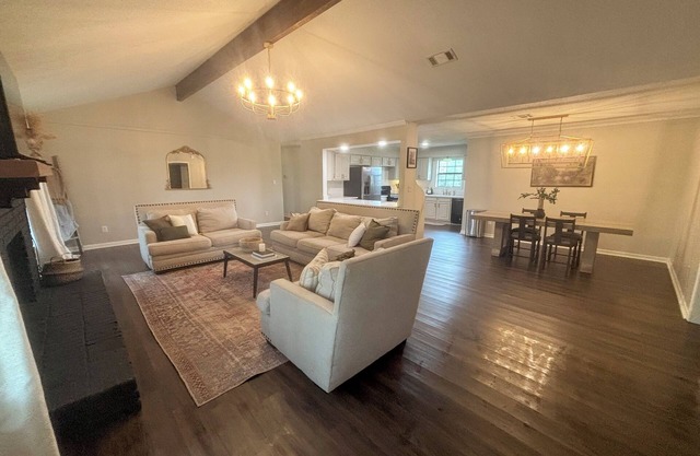 Spacious 4-bedroom house in charming Lake Charles with WiFi, AC