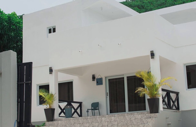 Spacious 4-bedroom villa with AC and a Panoramic view on The ocean.