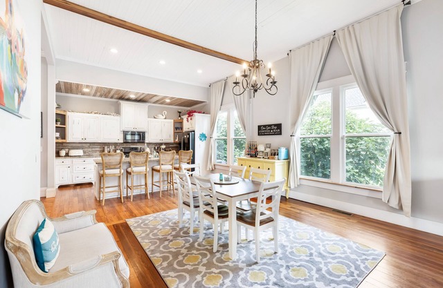 Spacious 4-bedroom w/full en suite baths - 1/2 mile from Covington Square!