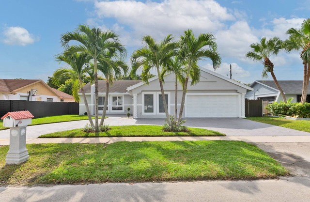 Spacious 4 bedrooms, 2 bathroom house with pool