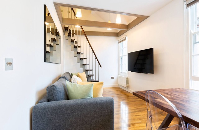 Spacious 4 bedrooms flat in New Oxford Street
