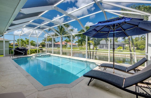 Spacious 4 BR/3 bath waterfront Villa with heated pool, spa, kayaks and bikes