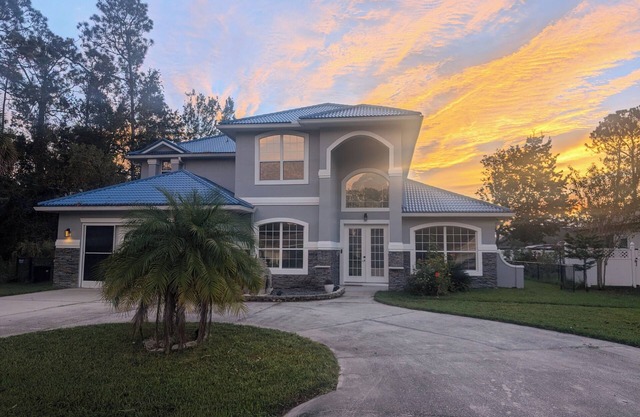 Spacious 4 BR house w/Solar heated pool, Spa and Sauna in delightful Palm Coast