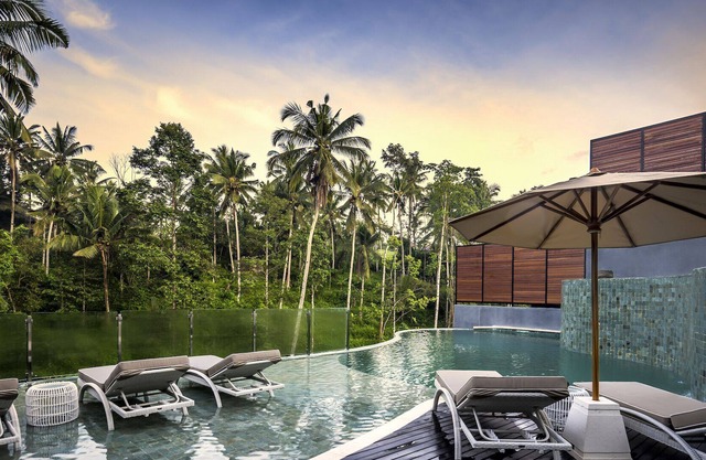 Spacious 4 BR Villa with Garden View