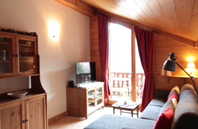 Spacious 4-room apartment well equipped with Wi-Fi and parking, at the foot of the ski bus