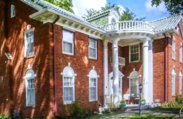Spacious 4000 Sq Ft historic home, across from Washburn University; Near to Expo