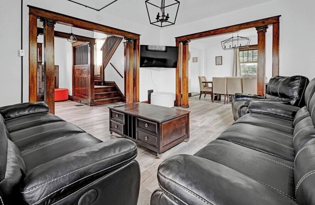 Spacious 4BR, 1BA near the Falls
