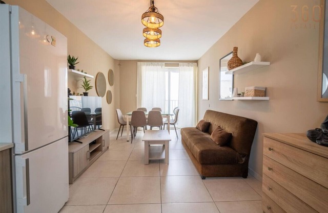 Spacious 4BR/4BATH w/AC, Balcony, WIFI & Terrace!
