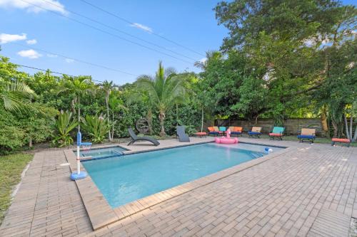 Spacious 4BR,Chase Stadium, Pool & Jacuzzi Olas beach