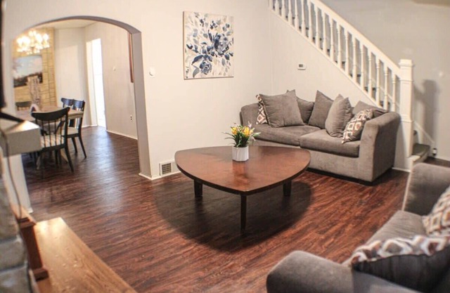 Spacious 4BR Home-Walk to Stunning Views & Dining!
