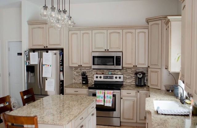 Spacious 4BR home with heated pool located between Saratoga and Lake George!