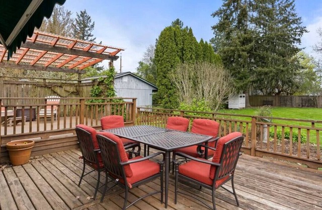 Spacious 4BR w/ Estate Garden, Office & She Shed