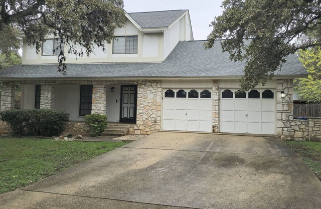Spacious 5/3.5 home with Heated Pool