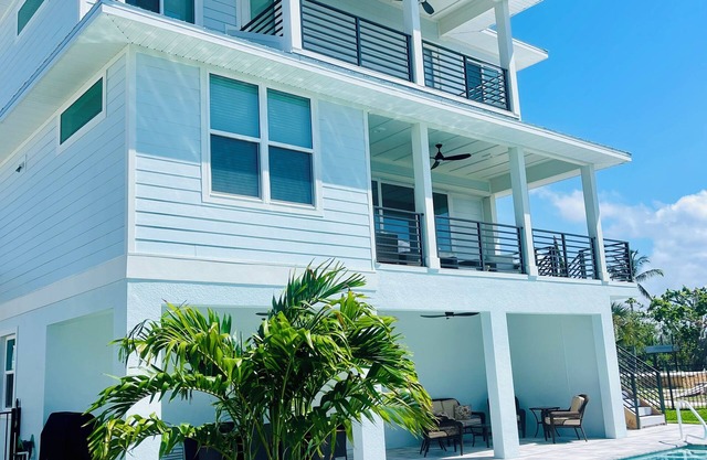 Spacious 5-bedroom house w/Elevator, Canal, and heated pool Fort Myers Beach