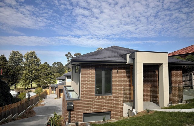 Spacious 5 Bedroom Stay by Golf Course